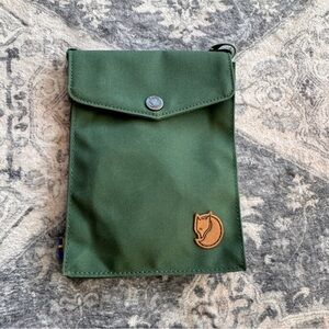 Fjallraven Pocket Deep Patina NWOT